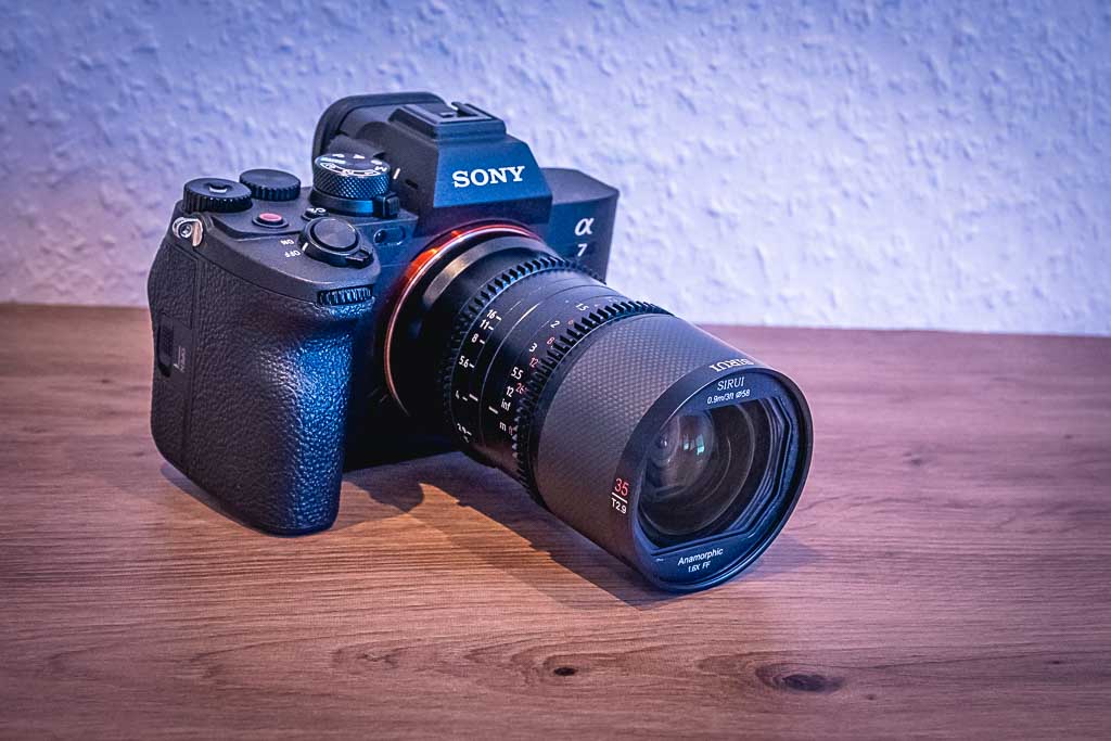 Sirui Saturn35mm T2.9 1.6x an Sony A7 IV