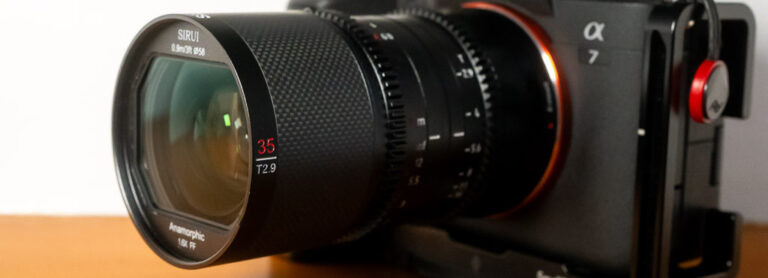 Sirui Saturn 35mm T2.9 1.6x an einer Sony A7 IV Beitragsbild