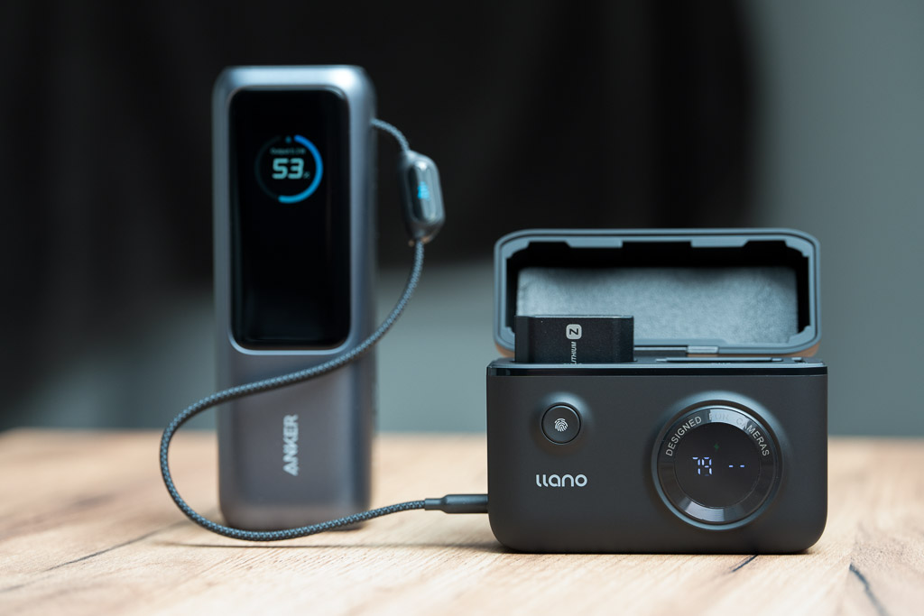 Llano 18W -Ladegerät verbunden mit Anker Powerstation